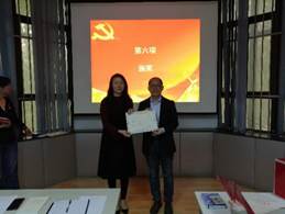 图片包含 室内, 人员, 墙壁, 男士描述已自动生成