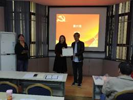 图片包含 室内, 人员, 墙壁, 地板描述已自动生成